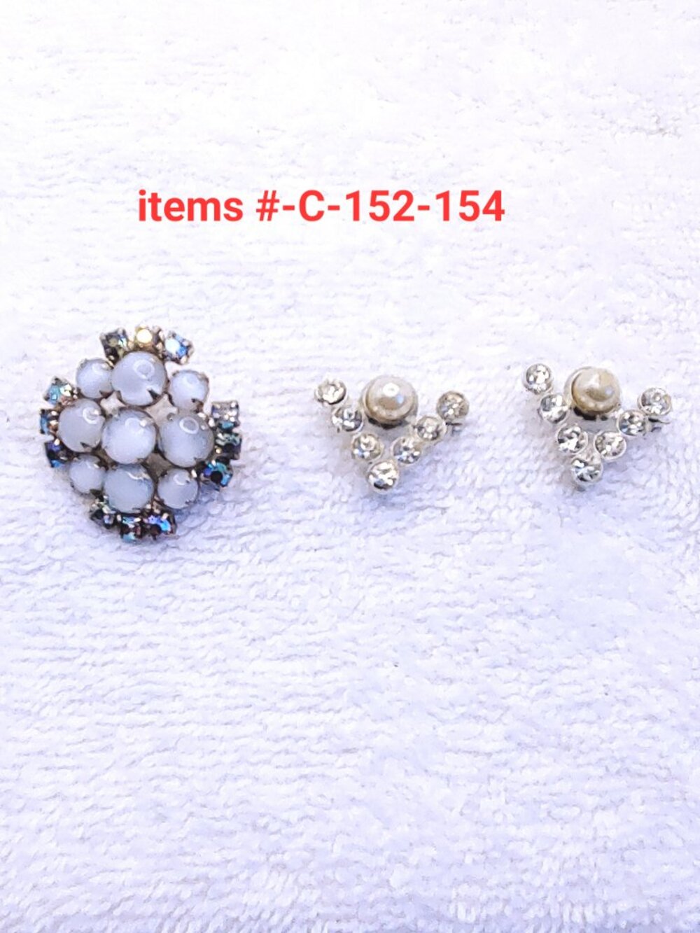 1 Vintage brooch & 2 Pins, items # C=152-154, wt. 16 grams.